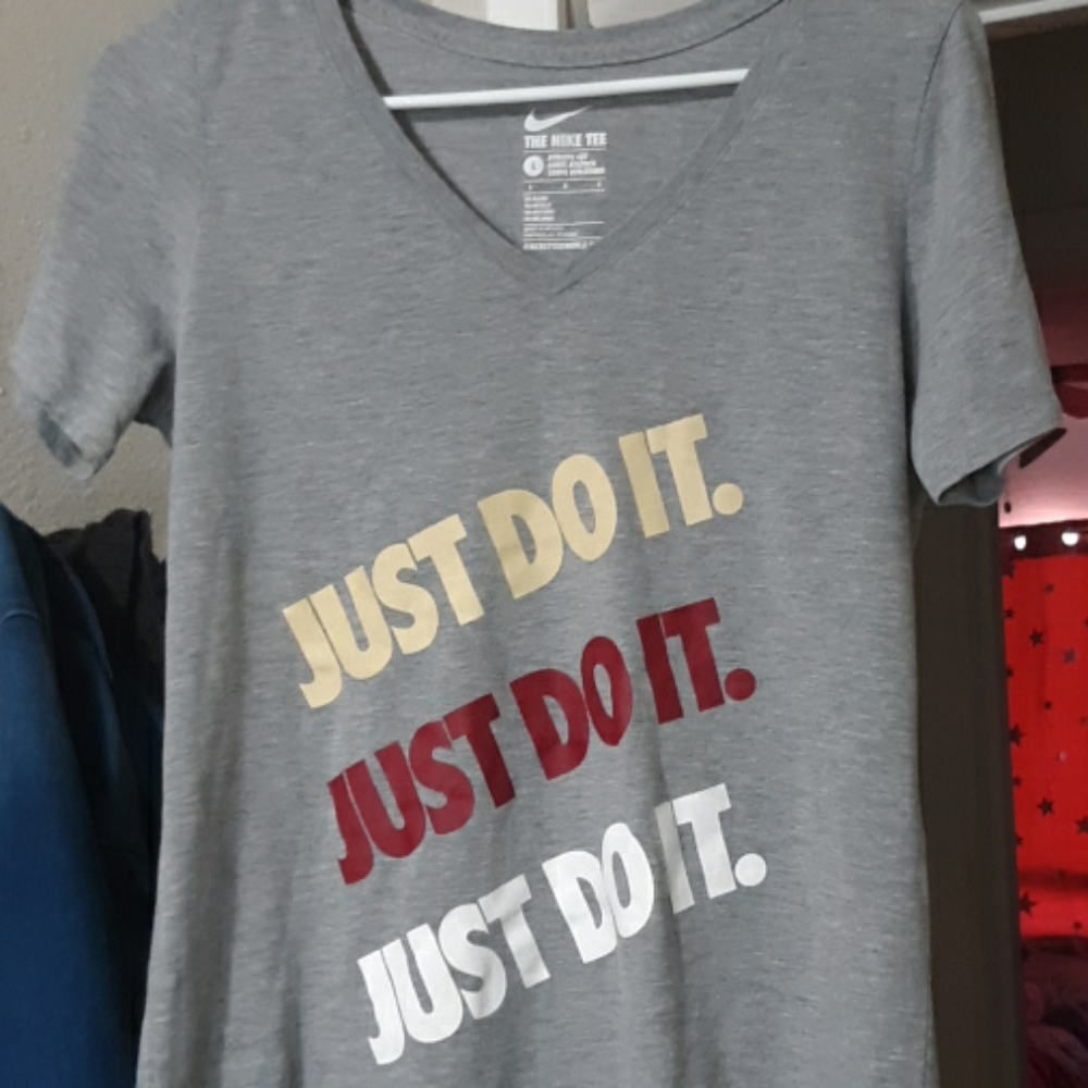 Nike tee - Picture 2 of 2